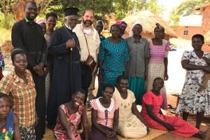 2018-Uganda-Dean-Stacey-visit-SM-CMT-with-Met-Jonah-priest-Mothers-Union-members-Group-photo-1024x672